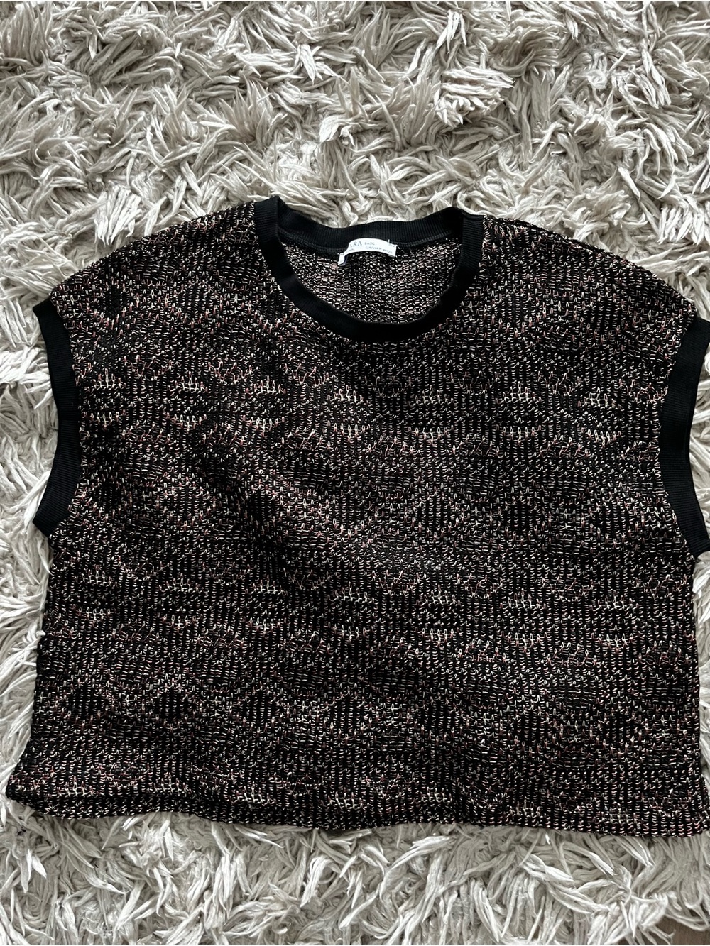 Zara Women’s Textured Knit Short Sleeve Top in Black and Rose